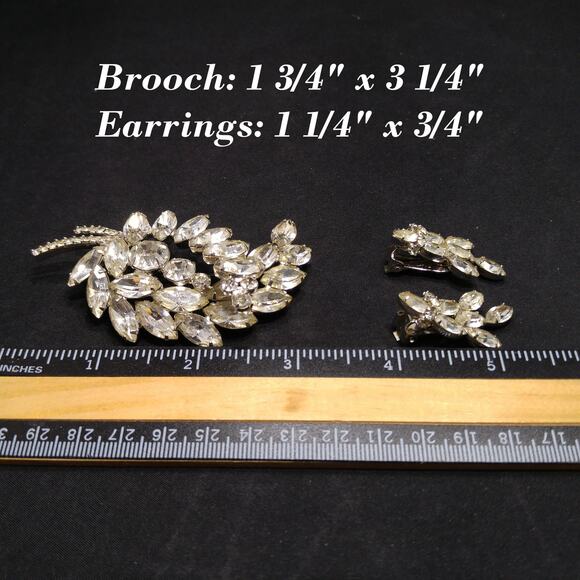 Vintage Clear Rhinestone Floral Brooch Clip Earrings Set, Rhodium Plated, 1960s - Picture 7 of 10